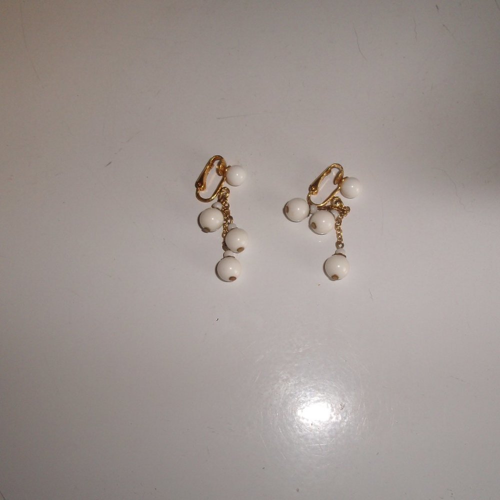 Vintage clip earrings gold white bead dangles
